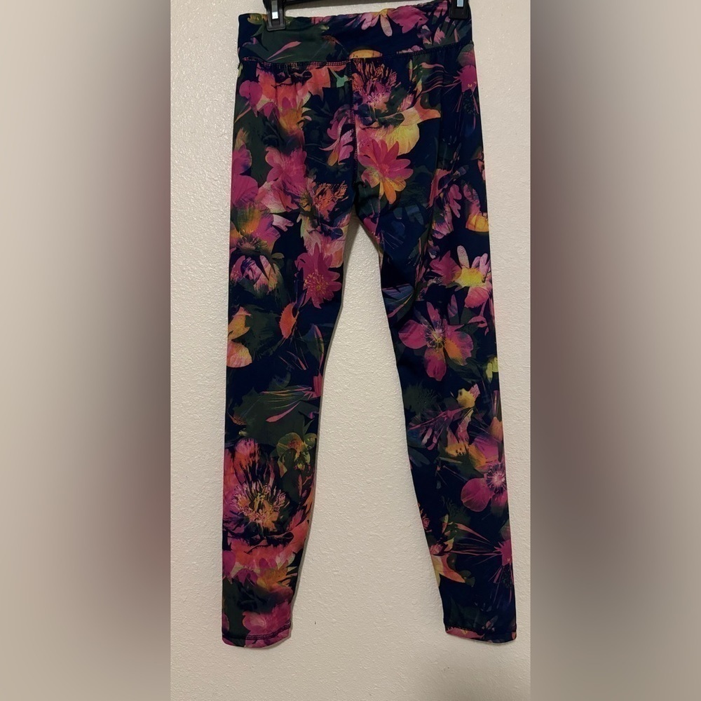 Energie- women’s leggings- size M- polyester material - Picture 4 of 5